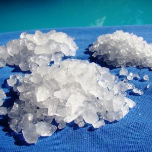 Piedra alumbre granulado